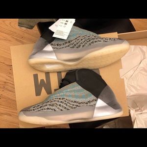 NIB Yeezy QNTM